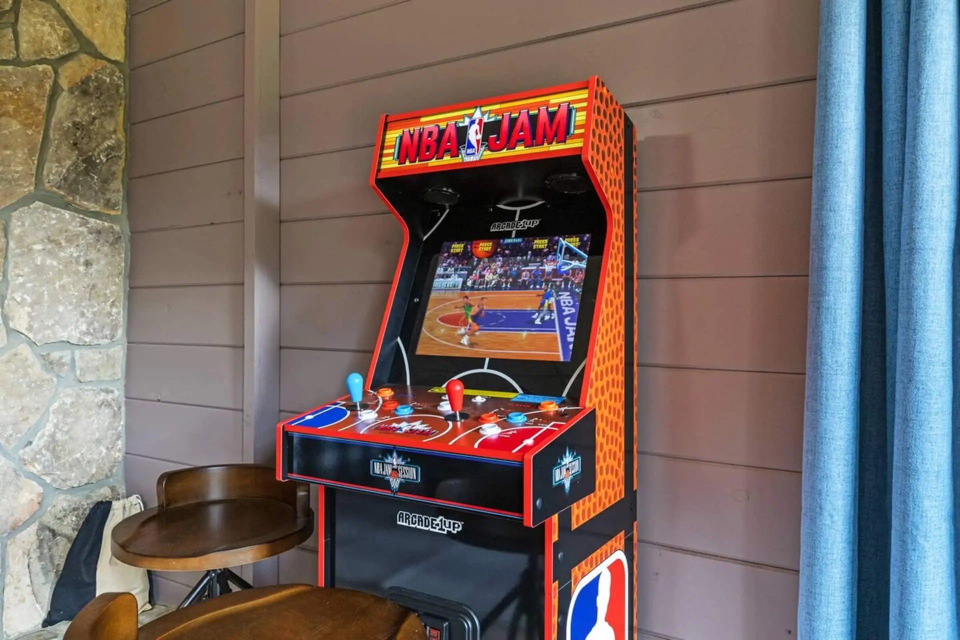 Bring on the nostalgia! Enjoy classic arcade action with the NBA Jam machine—perfect for quick games, friendly rivalries, and a fun throwback experience for all ages.